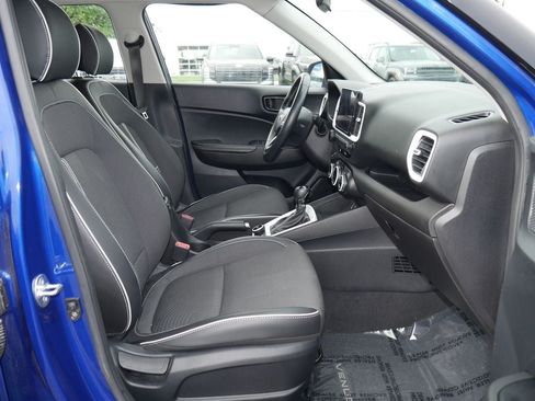 Used 2023 Hyundai Venue Limited FWD image 21