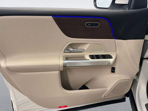 Certified 2022 Mercedes-Benz GLB 250 4MATIC image 17