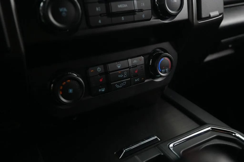 Used 2020 Ford F150 XLT w/ Equipment Group 302A Luxury AWD/4WD image 30
