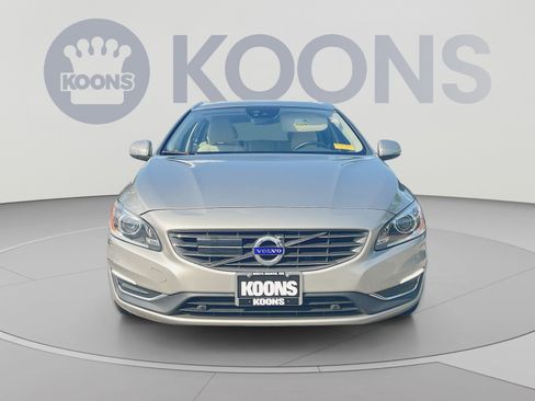 Used 2016 Volvo V60 T5 Platinum w/ Climate Package FWD image 11