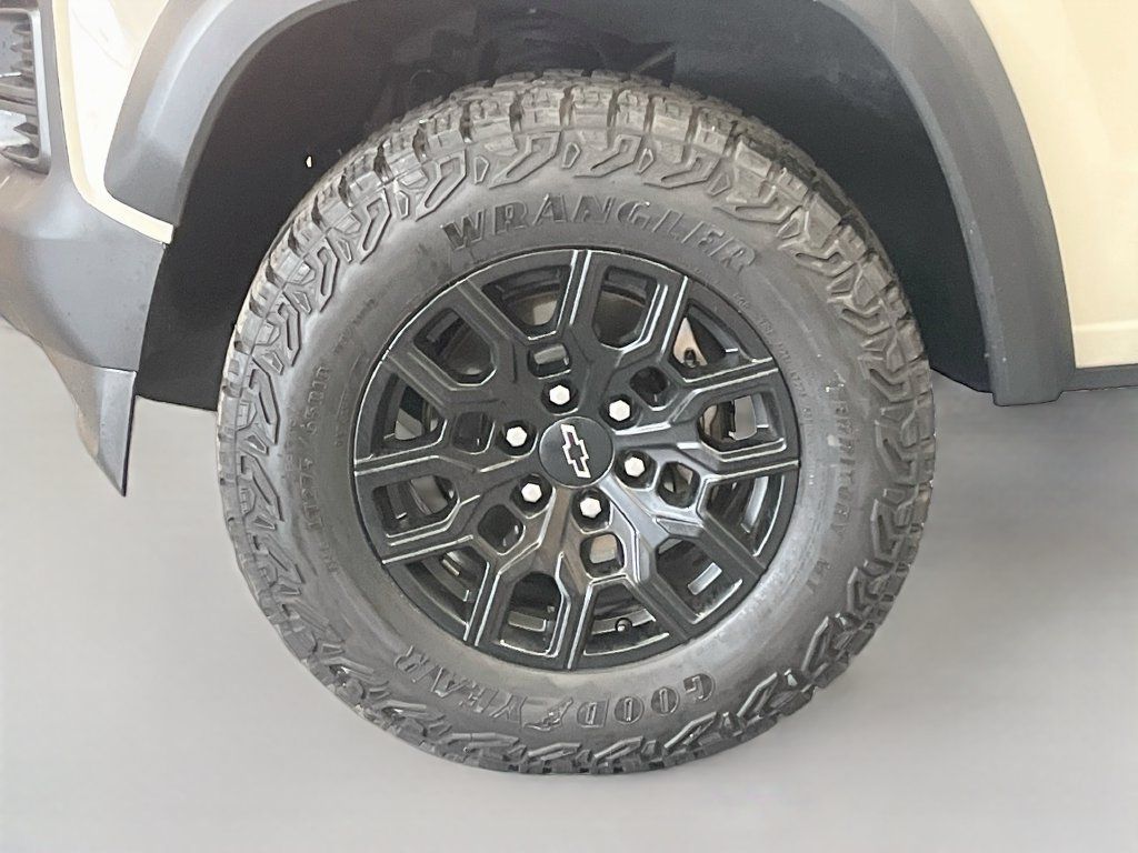 Used 2024 Chevrolet Colorado Trail Boss AWD/4WD image 31