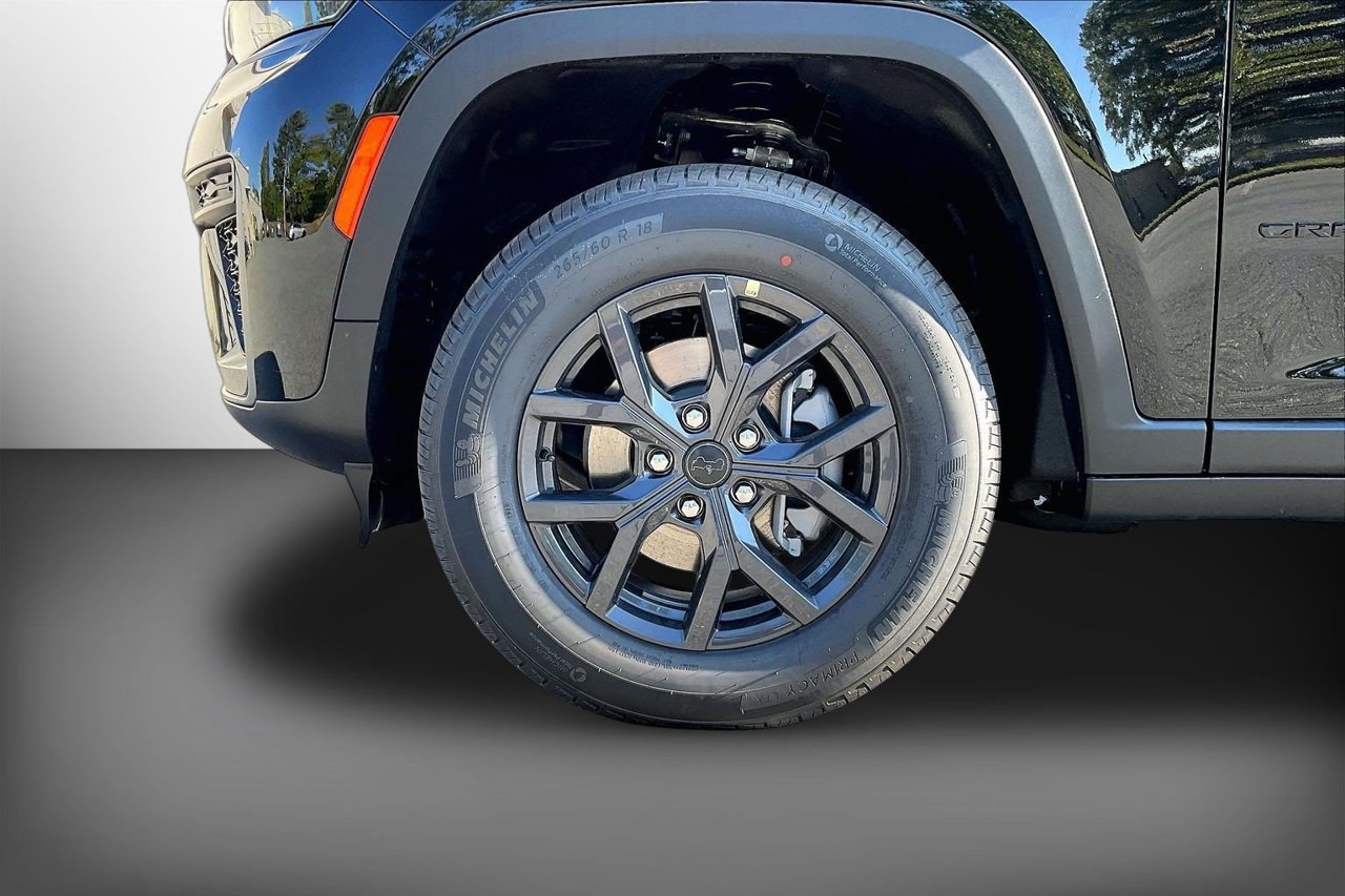 New 2027 Jeep Grand Cherokee Altitude RWD image 28