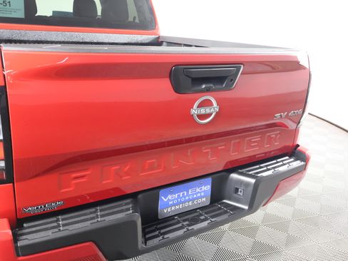 Used 2024 Nissan Frontier SV image 15
