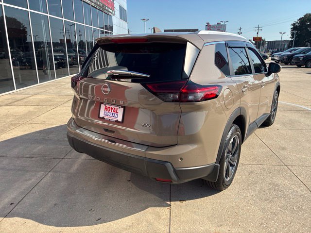 Used 2024 Nissan Rogue SV w/ SV Premium Package FWD image 7