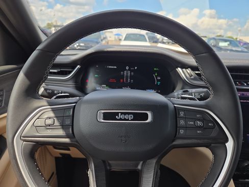 Used 2024 Jeep Grand Cherokee Limited 4xe AWD/4WD image 10