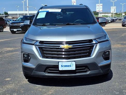 Used 2023 Chevrolet Traverse LT FWD image 3