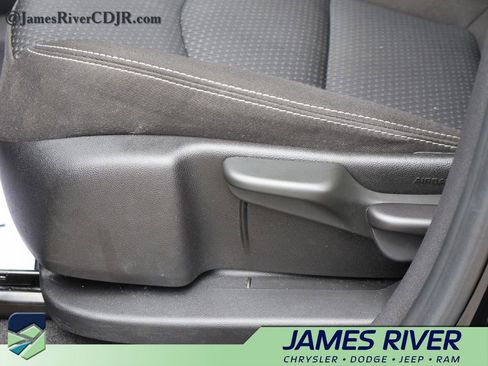 Used 2022 GMC Terrain SLE FWD image 23