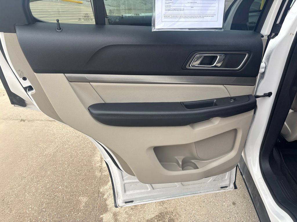 Used 2018 Ford Explorer XLT w/ Equipment Group 202A FWD image 23