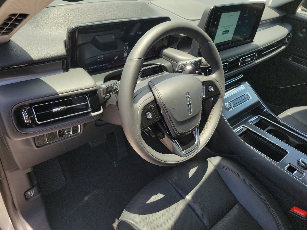 New 2026 Lincoln Aviator AWD image 17
