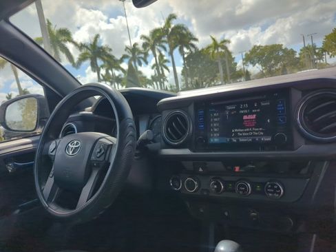 Used 2017 Toyota Tacoma TRD Sport w/ Tow Package (A/T) image 22