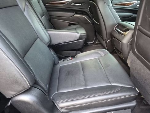 Certified 2022 Cadillac Escalade Luxury AWD/4WD image 28