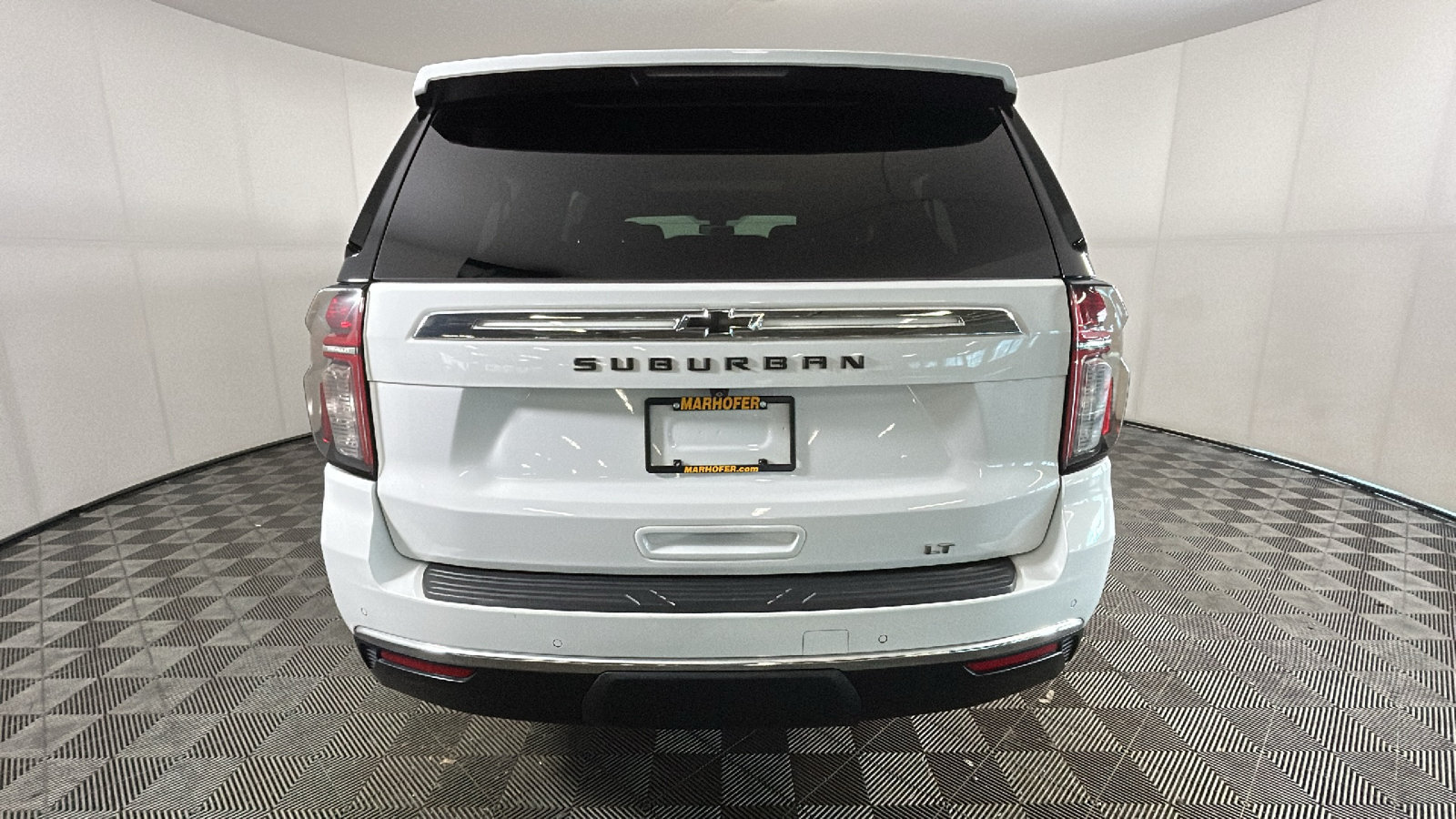 Used 2021 Chevrolet Suburban LT w/ LT Signature Package AWD/4WD image 4