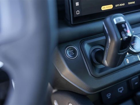 Used 2023 Land Rover Defender 110 V8 image 20