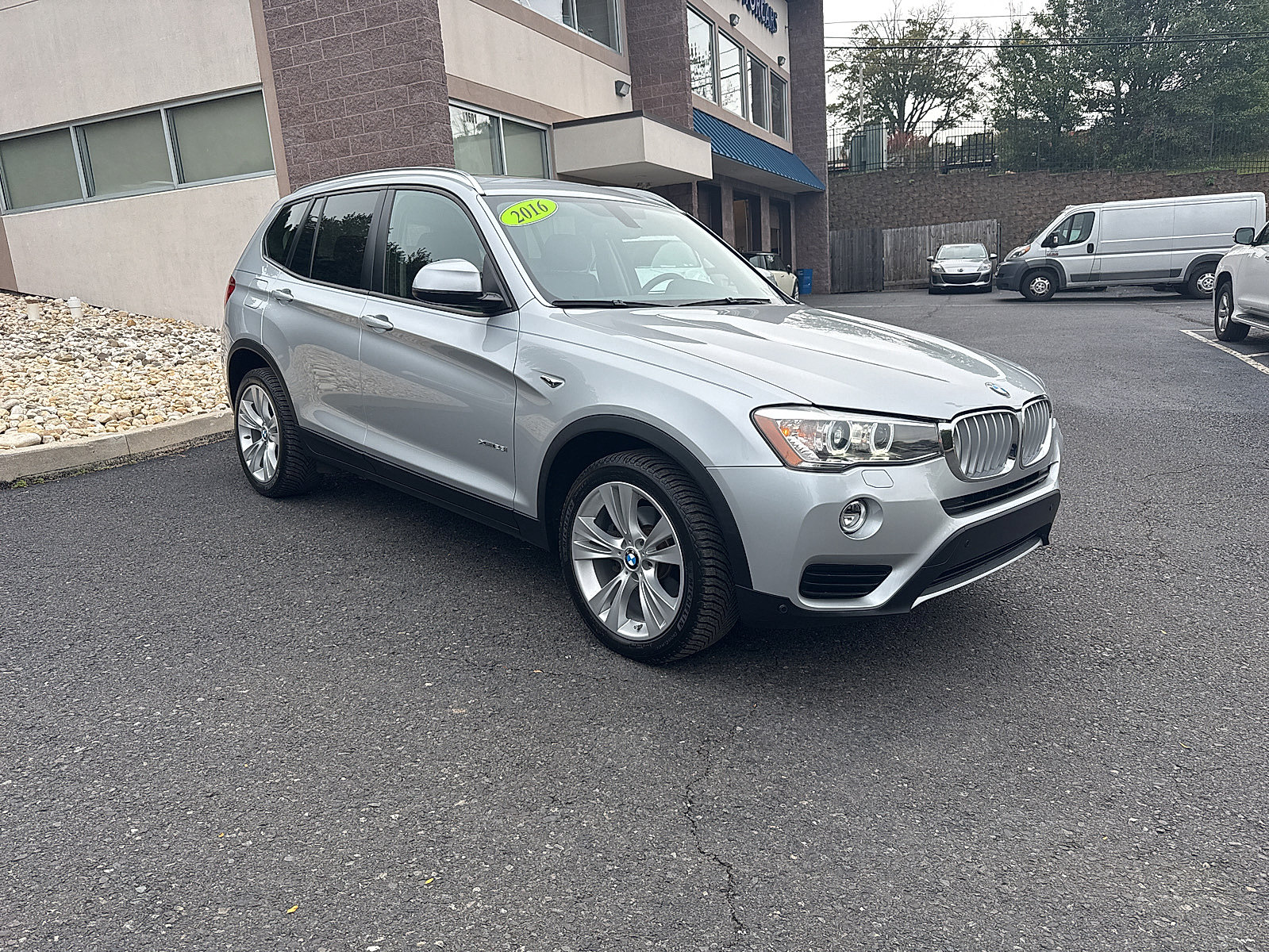 Used 2016 BMW X3 xDrive28i AWD/4WD image 2
