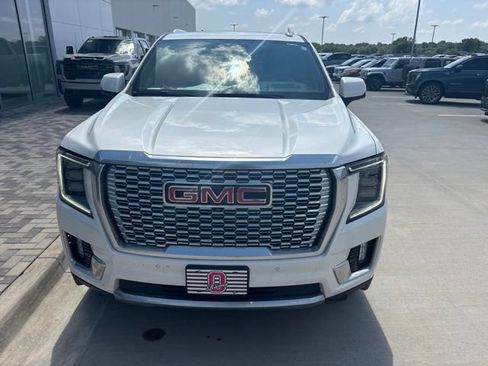 Used 2021 GMC Yukon XL Denali w/ Denali Premium Package AWD/4WD image 8