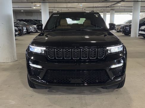 Used 2025 Jeep Grand Cherokee Summit w/ Obsidian Package AWD/4WD image 3