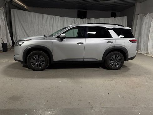 Used 2024 Nissan Pathfinder SV FWD image 4