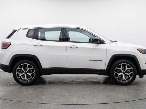 Used 2025 Jeep Compass Limited AWD/4WD image 11