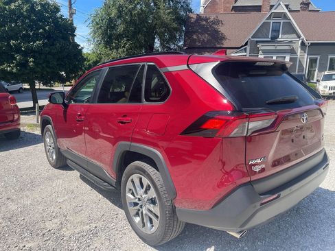 Used 2023 Toyota RAV4 XLE Premium image 3