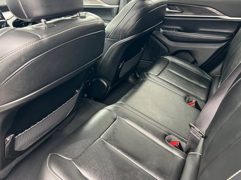 Used 2024 Jeep Grand Cherokee Limited image 13