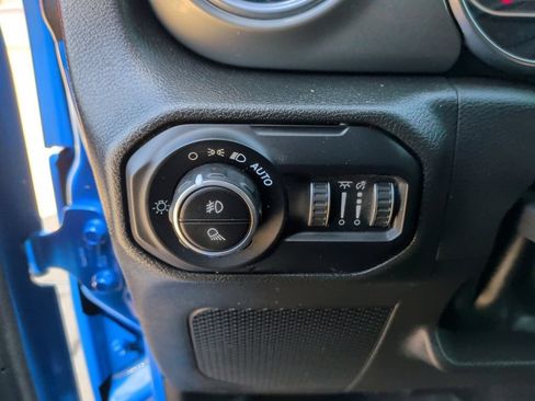 Used 2022 Jeep Gladiator Overland w/ LED Lighting Group AWD/4WD image 15