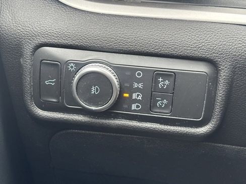 Used 2022 Ford Explorer XLT w/ Equipment Group 202A image 23