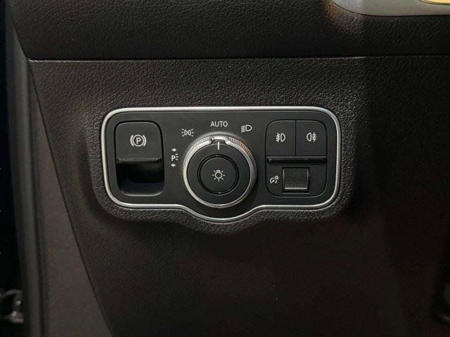 Used 2021 Mercedes-Benz GLB 250 image 39