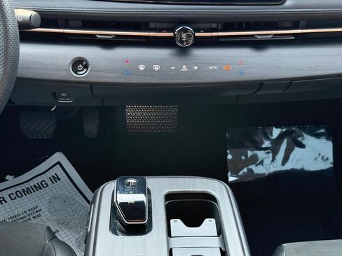 Used 2024 Nissan Ariya FWD image 20