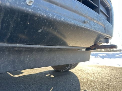 Used 2017 Nissan Titan SV image 18