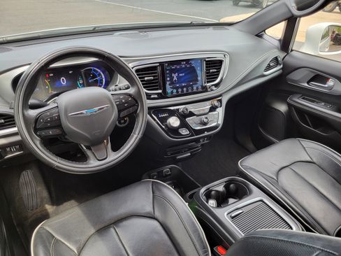 Used 2020 Chrysler Pacifica Limited w/ S Appearance Package FWD image 23