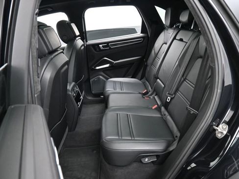 Certified 2022 Porsche Cayenne Turbo S AWD/4WD image 27