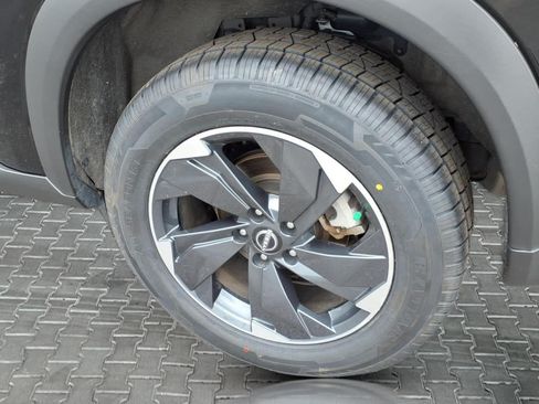 Used 2024 Nissan Rogue SV AWD/4WD image 12