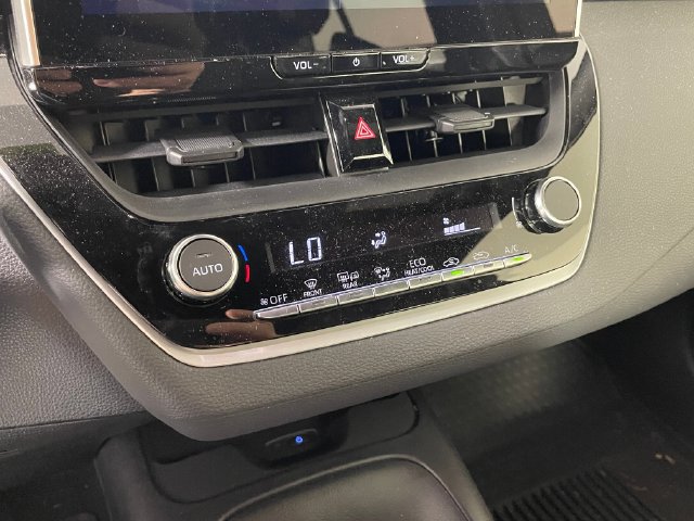 Used 2026 Toyota Corolla SE w/ SE Package FWD image 8