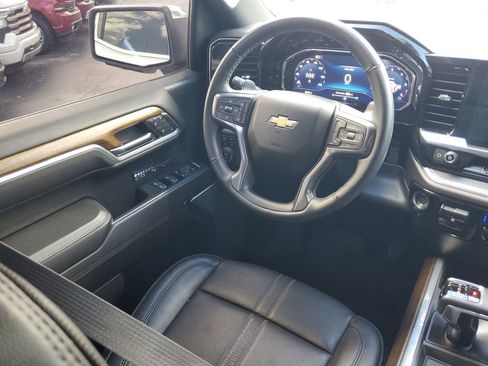 Used 2024 Chevrolet Silverado 1500 High Country image 14