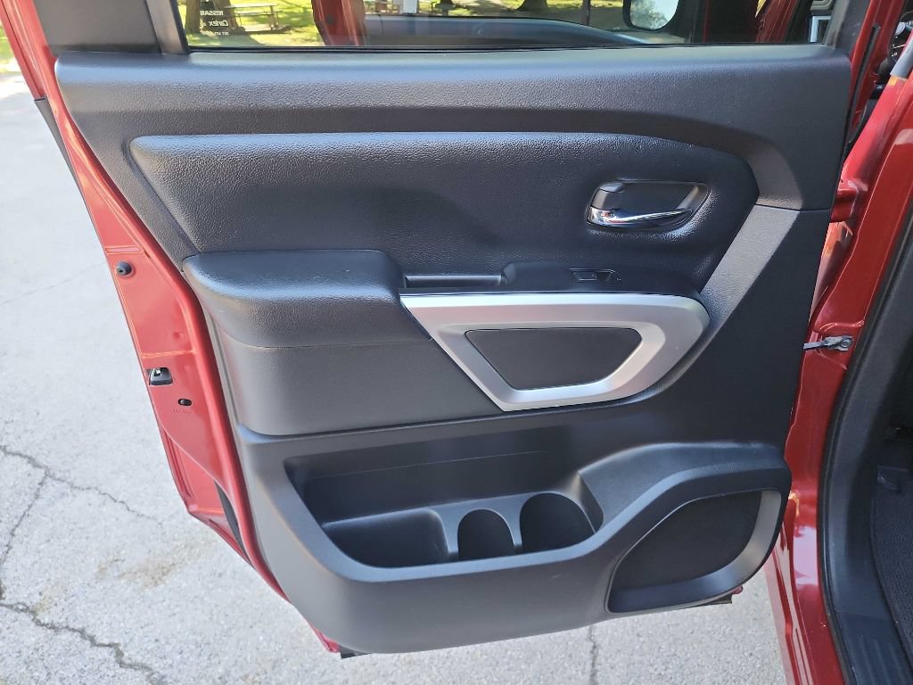 Used 2019 Nissan Titan SV AWD/4WD image 27