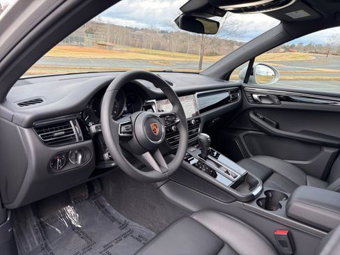Certified 2026 Porsche Macan AWD/4WD image 4