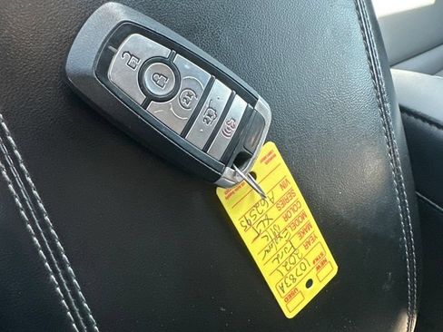 Used 2021 Ford Explorer XLT w/ Equipment Group 202A AWD/4WD image 8
