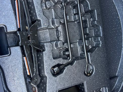 Used 2020 Toyota Corolla LE image 22