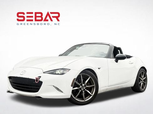 Used 2020 MAZDA MX-5 Miata Sport RWD image 6