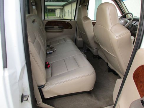 Used 2002 Ford F250 Lariat image 9