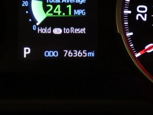 Used 2020 Toyota RAV4 XLE Premium FWD image 37