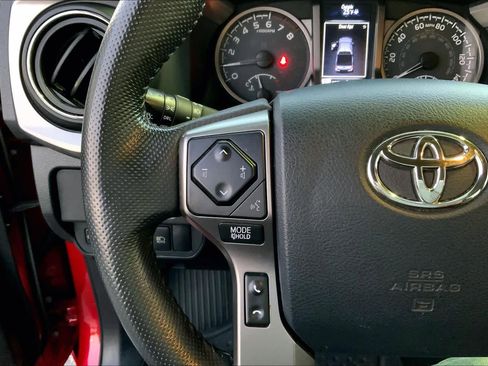 Certified 2018 Toyota Tacoma SR5 image 22