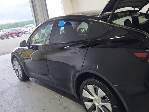Used 2024 Tesla Model Y Long Range AWD/4WD image 3