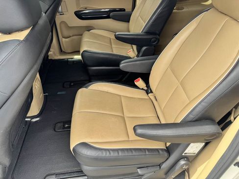 Used 2016 Kia Sedona SX FWD image 32