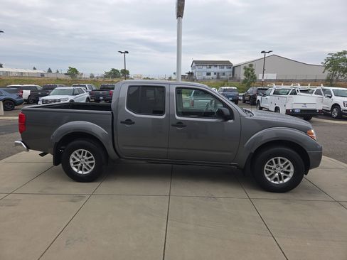 Used 2021 Nissan Frontier SV w/ SV Utility Package image 6