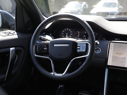 Certified 2025 Land Rover Discovery Sport Dynamic SE AWD/4WD image 19