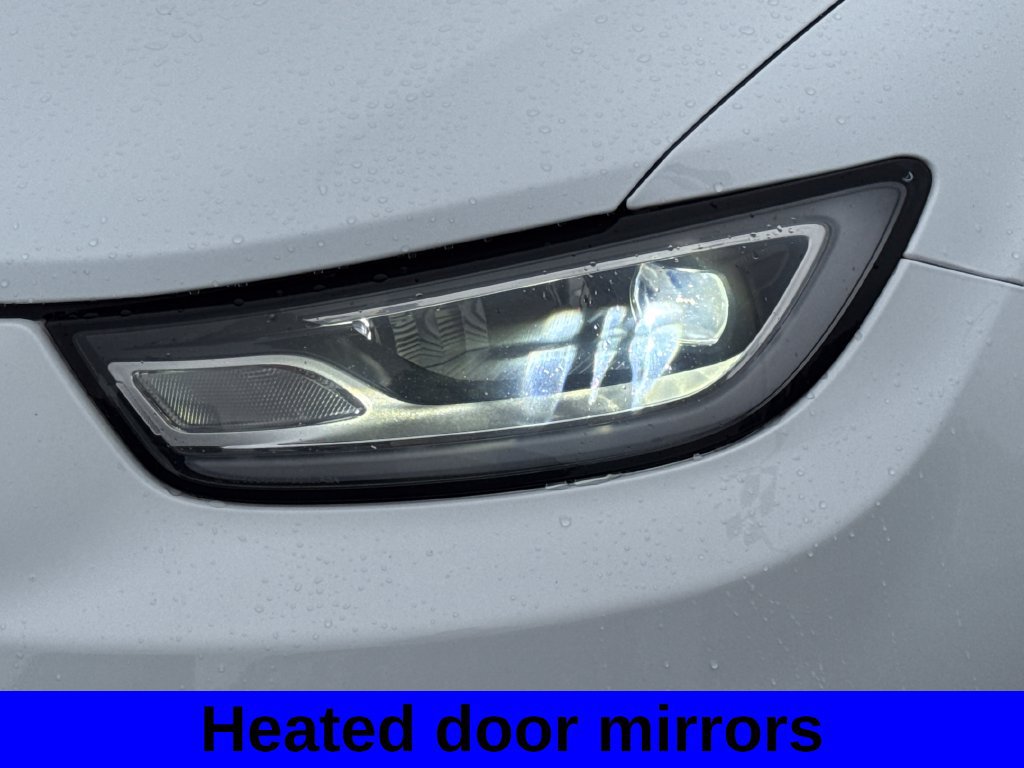 Used 2023 Chrysler Pacifica Touring-L FWD image 17