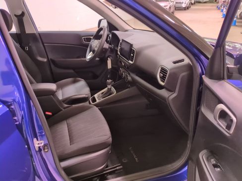 Used 2023 Hyundai Venue SE image 11