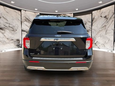 Used 2021 Ford Explorer XLT w/ Equipment Group 202A RWD image 5