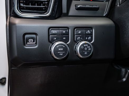 Used 2025 GMC Sierra 3500 Denali w/ Denali Reserve Package image 20